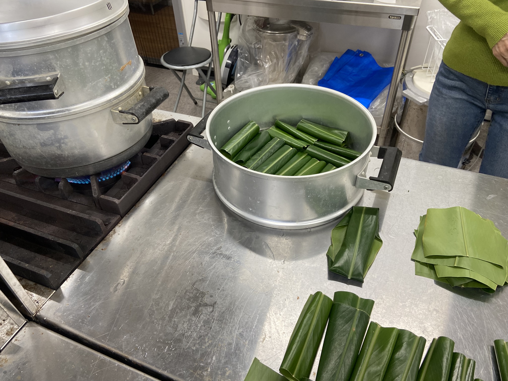 Kashamochi in a steamer before being steamed